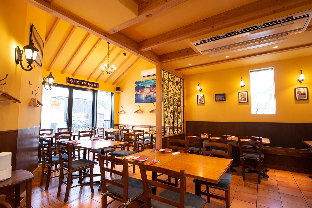 PIZZERIA NAPOLETANA L'Ardenza（ピッツェリア・ナポレターナ ラルデンツァ）の店内の様子